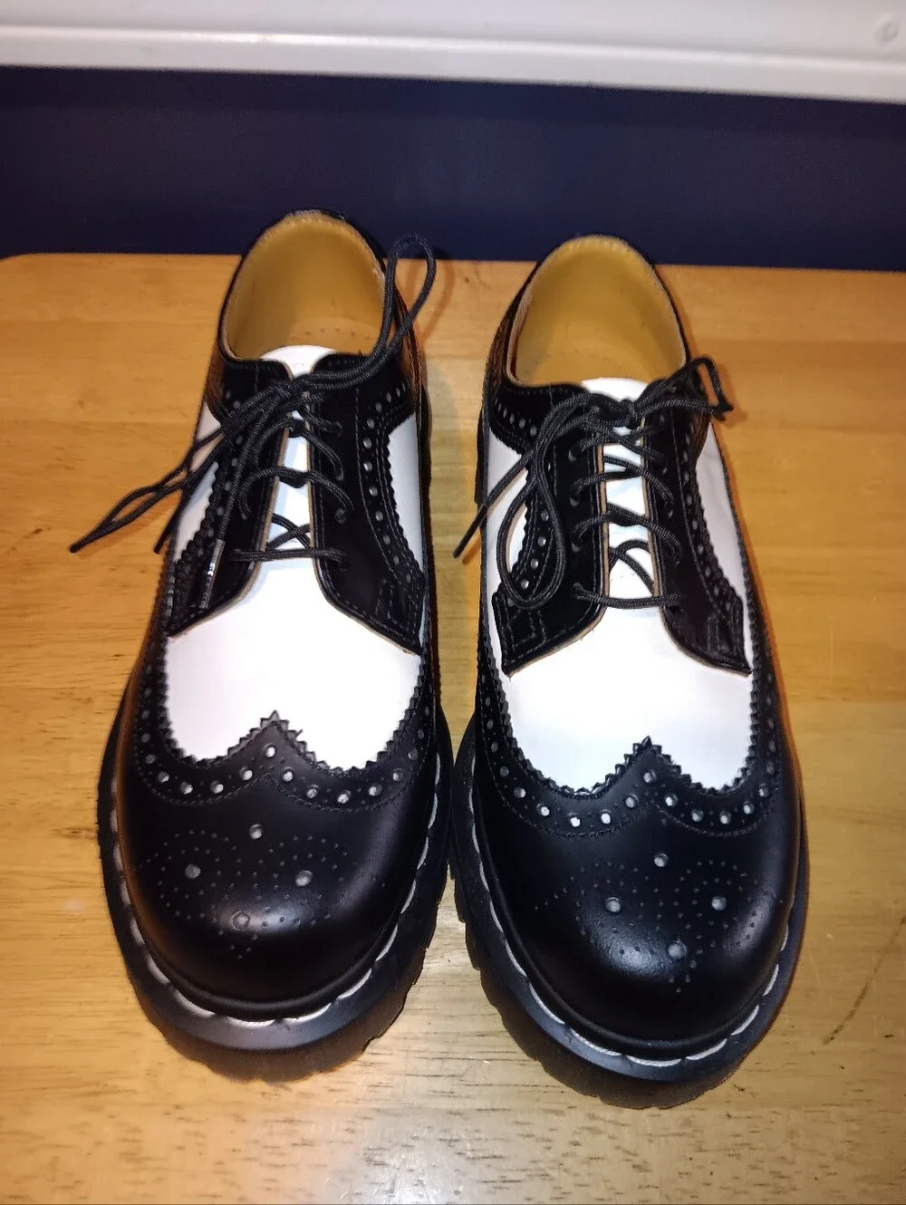 Dr. Martens Black & White Leather Brogue Oxfords Size 7m